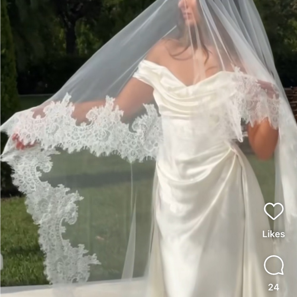Elegant Ivory Lace Wedding Veil